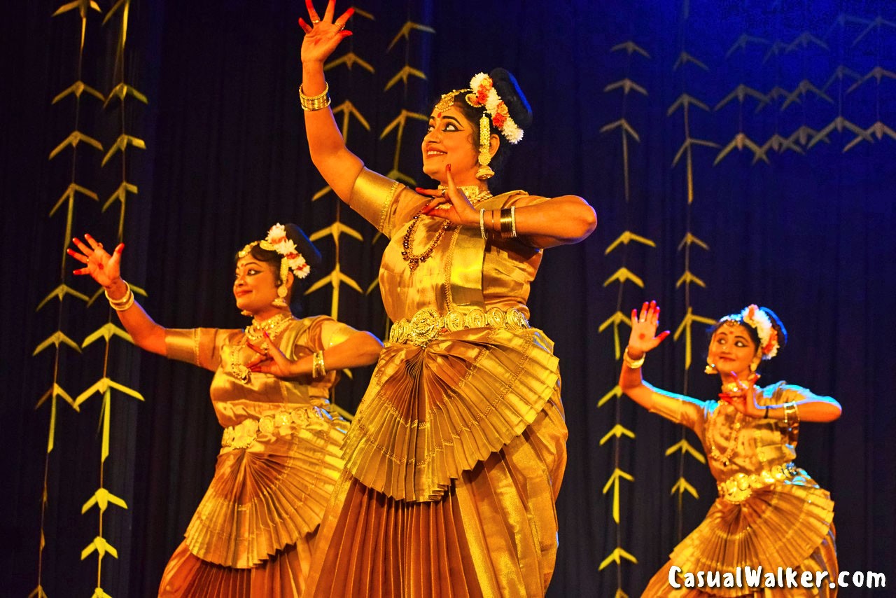 Mohiniyattam costume clearance